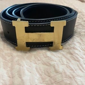 Black leather belt with white stitching and gold detailing!